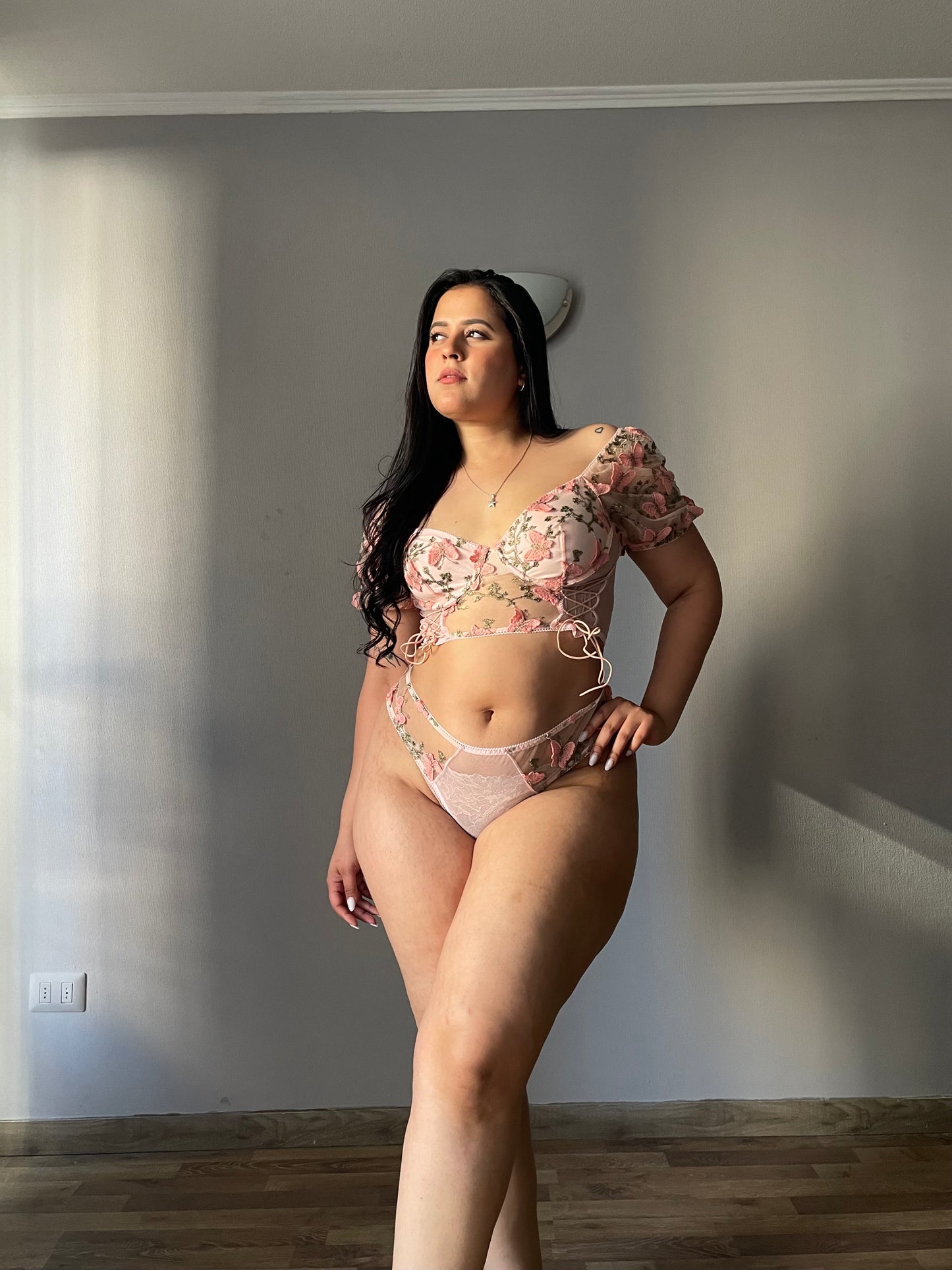 Conjunto con flores Hamilton