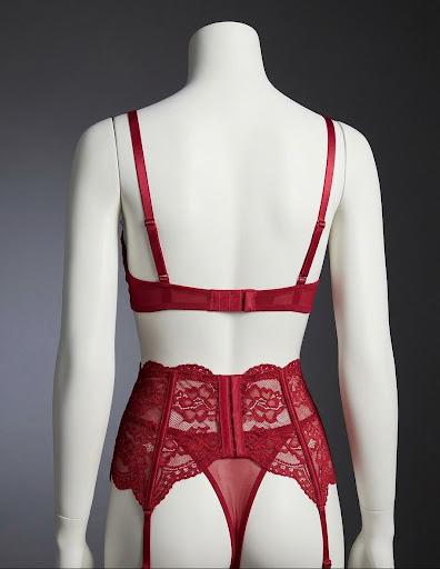 Conjunto lencería Trieste con ligueros y medias