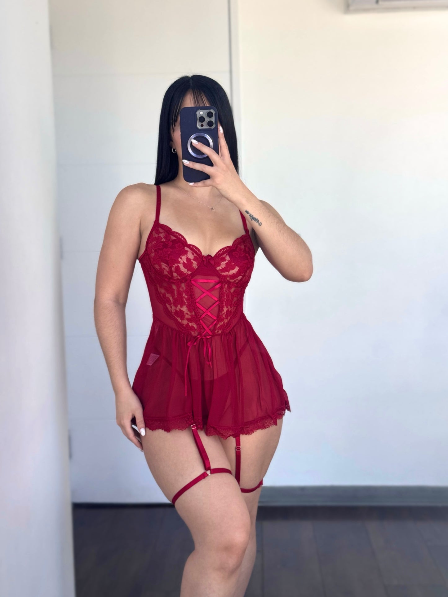Babydoll Encanto color burdeo vista frontal modelo talla s