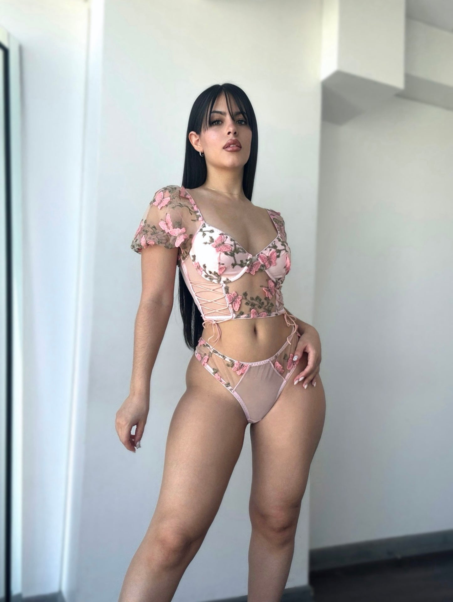 Conjunto con flores Hamilton