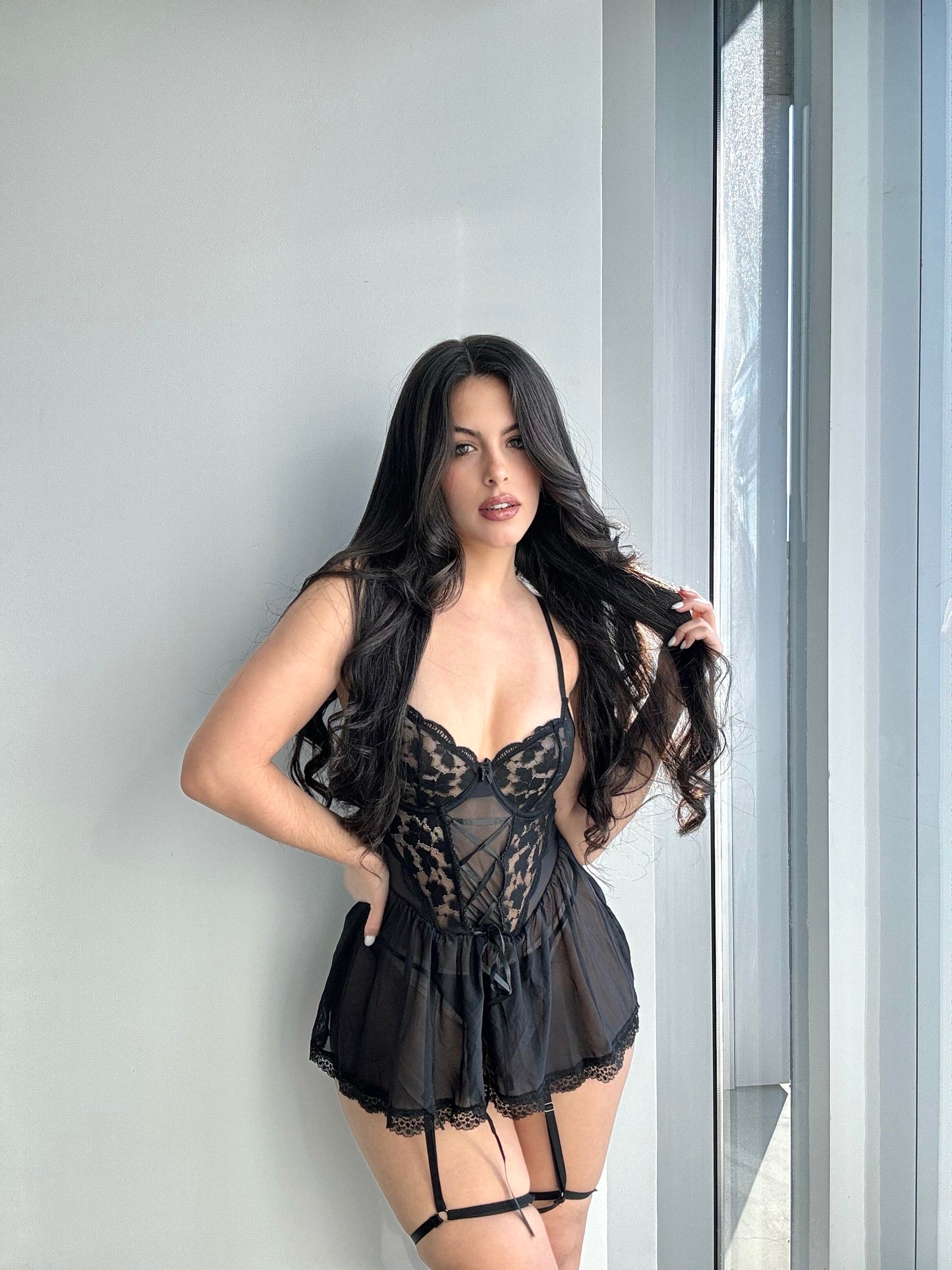 Babydoll Encanto color negro, vista frontal, modelo talla M